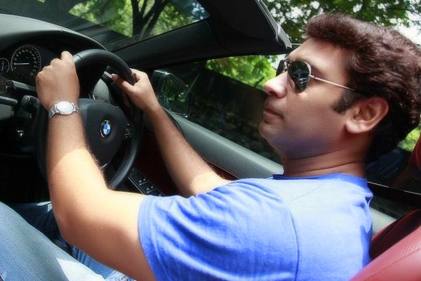 Driver Rakesh Madhya Ritesh Madhok - Motor World India