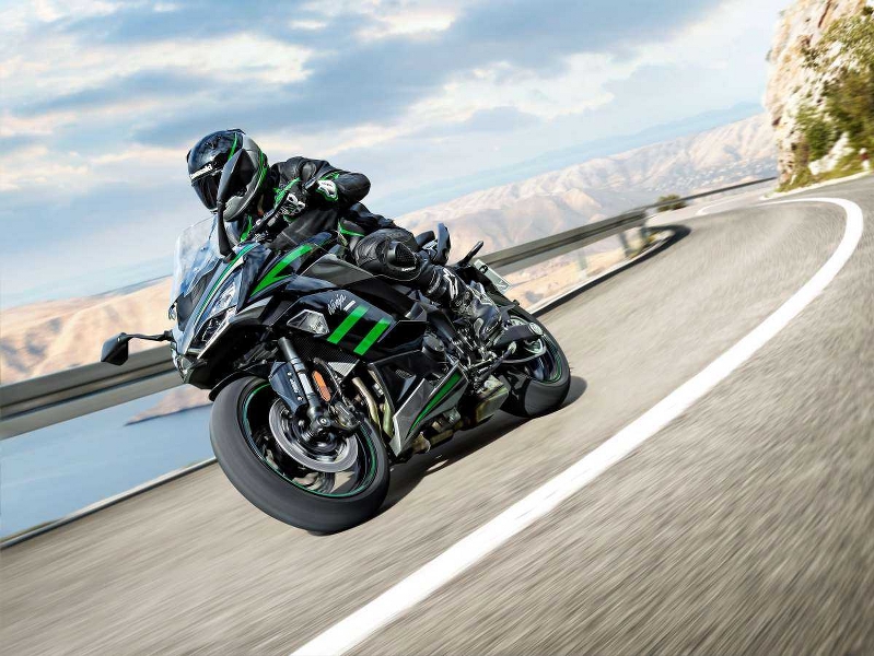 LIVE : Kawasaki Launches the MY21 Ninja 1000 SX BS-VI priced at Rs